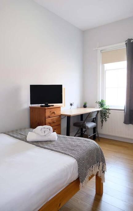 Seymour Townhouse By Serviced Living Liverpool Exterior foto