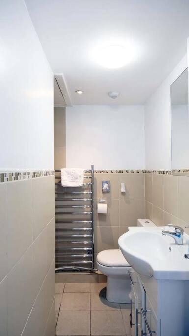 Seymour Townhouse By Serviced Living Liverpool Exterior foto